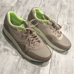 Men’s Nike air max sneakers